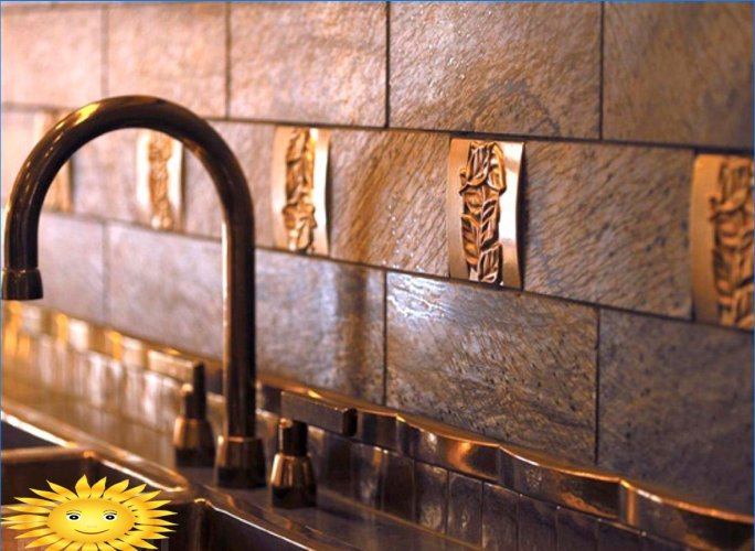Carreaux métalliques: caractéristiques d'utilisation et exemples de photos