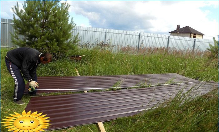 Comment remplacer indépendamment un toit en ardoise par du carton ondulé