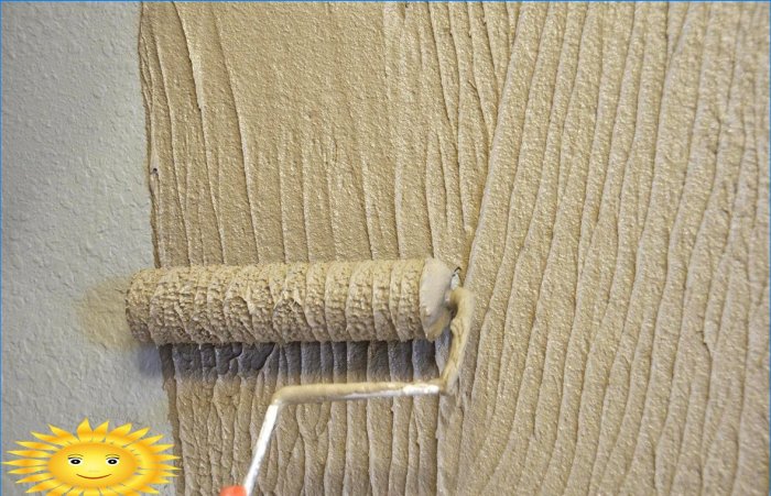 Application de plâtre texturé à l'aide d'un rouleau en relief