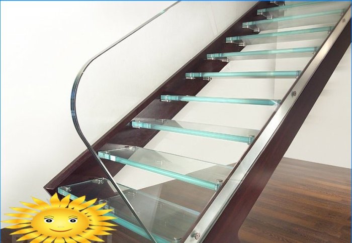 Escalier avec marches en verre