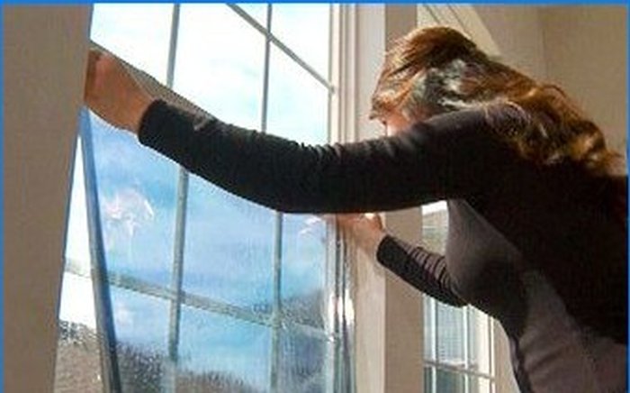 Fenêtres à double vitrage de protection solaire pour une maison de campagne