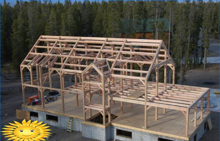 Flèches dans une maison à ossature pendant la construction