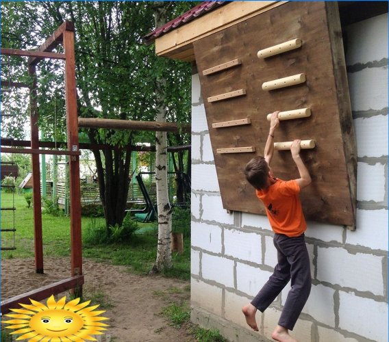 Mur d'escalade pour les enfants de leurs propres mains