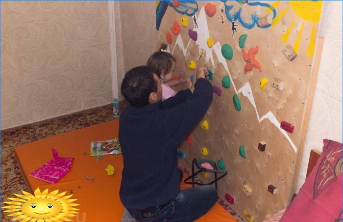 Mur d'escalade pour les enfants de leurs propres mains