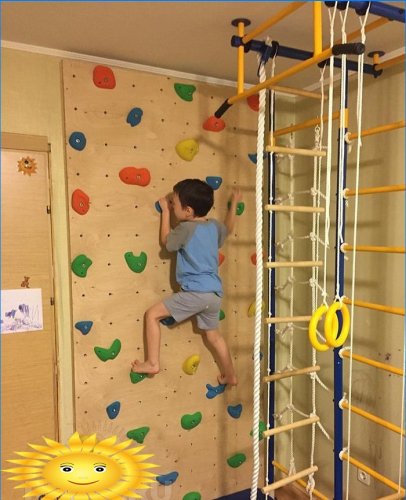 Mur d'escalade pour les enfants de leurs propres mains