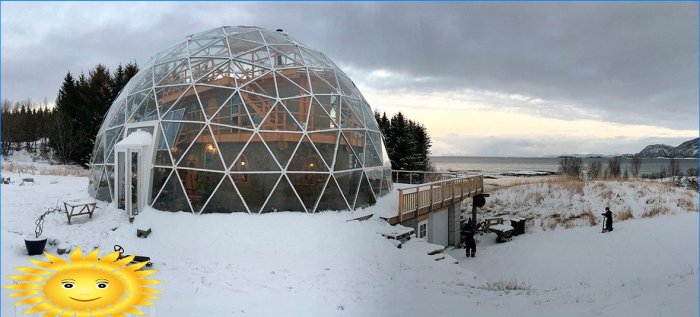 Nature House - une maison sous un dôme géodésique dans l'Arctique