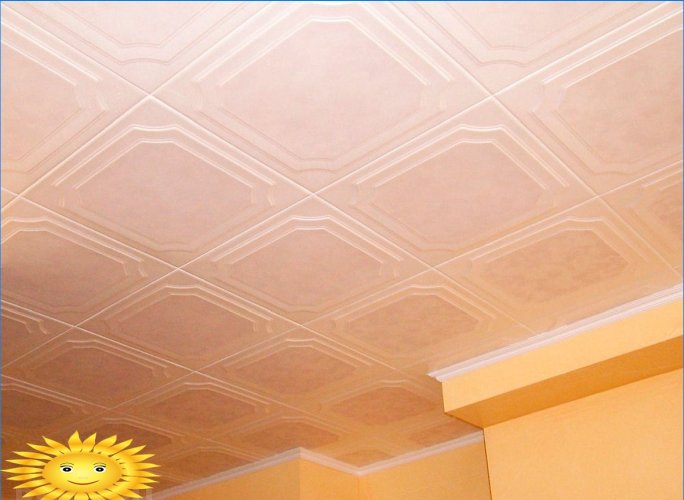 Dalles de plafond en polystyrène: avantages et inconvénients