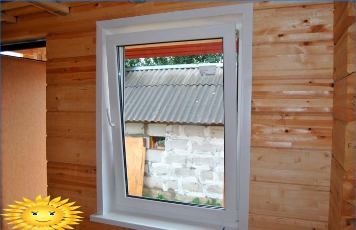Pentes pour fenêtres dans une maison en bois: options de finition