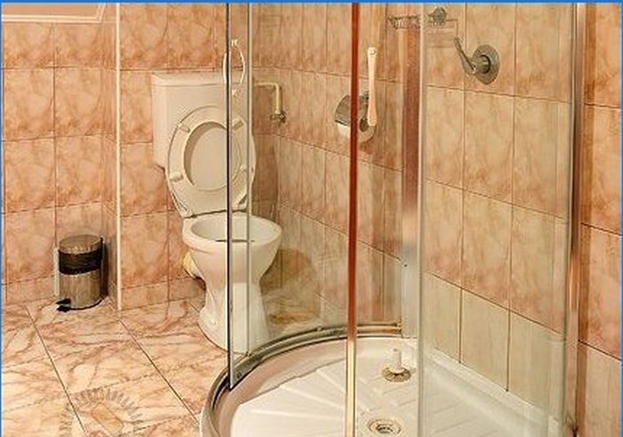 Une alternative économique à la salle de bain. Comment choisir une cabine de douche