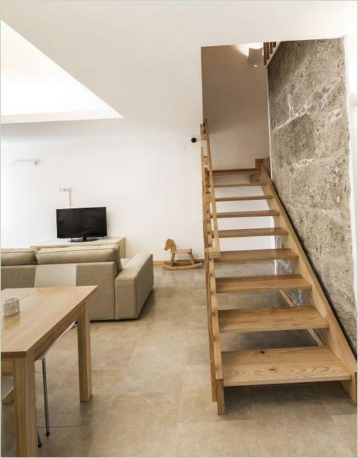 Escalier en bois avec rampe