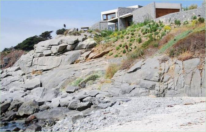 Casas 31 design sur une falaise rocheuse