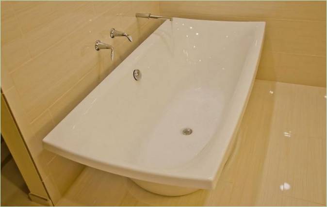 Une baignoire blanche comme neige