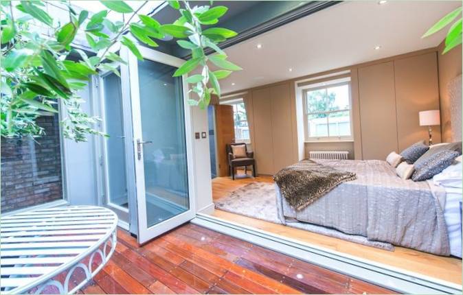 Une chambre avec accès à la loggia à Ruston Mews à Londres