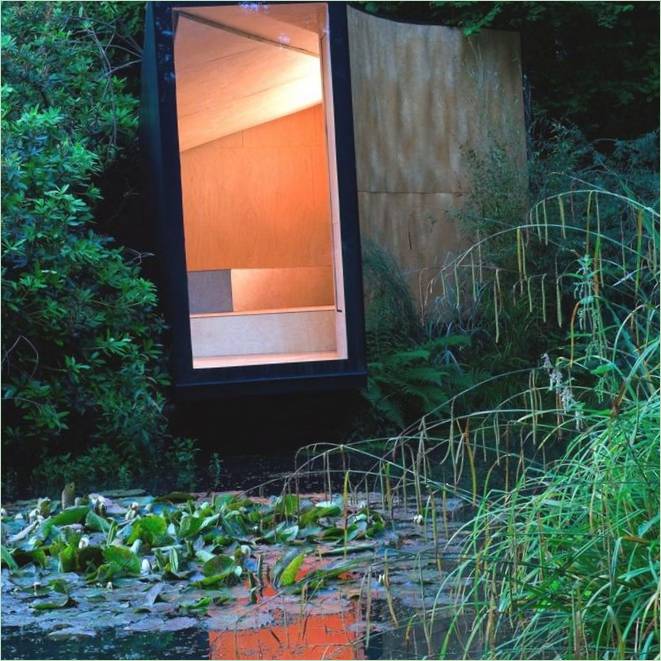 La cabane dans les bois au bord de l'étang - Forest Pond House