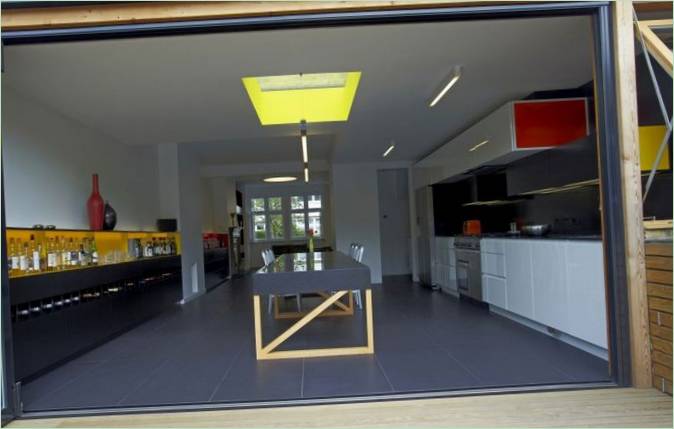 Design intérieur de cuisine avec salle à manger House in Black à Londres