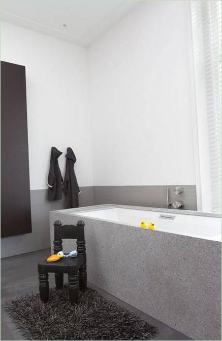 Salle de bains dans les tons gris