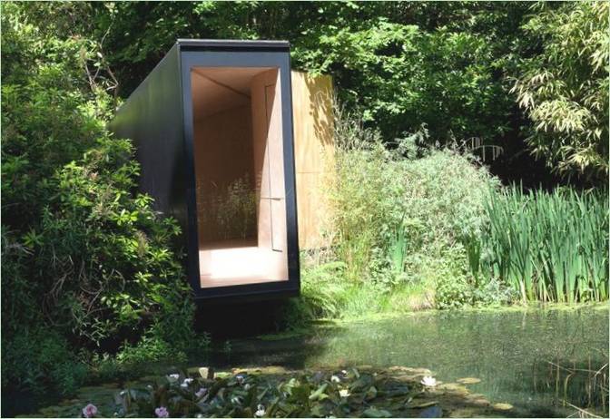 Une cabane dans les bois au bord de l'étang - Forest Pond House