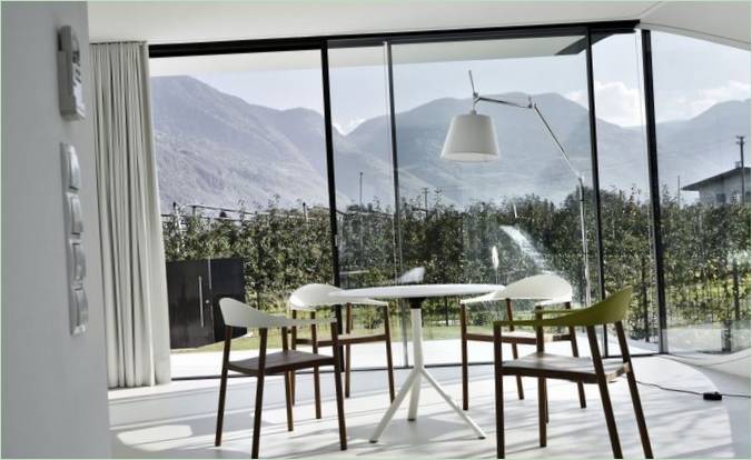 Aménagement intérieur de la "Mirror House" de Peter Pichler Architecture en Italie