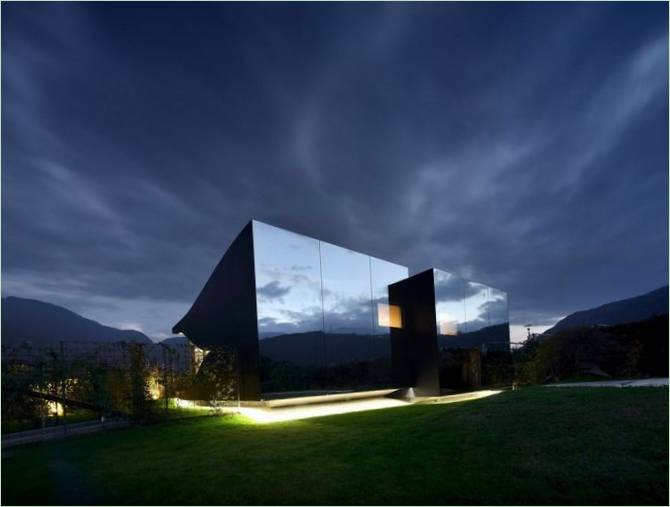 La maison miroir de Peter Pichler Architecture en Italie