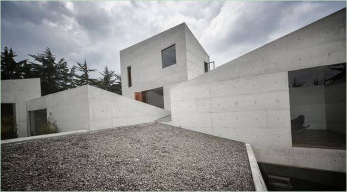 Une maison CAP spacieuse avec un design intérieur minimaliste par Estudio MMX, Mexico City, Mexique