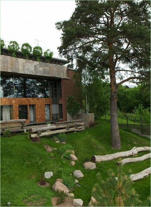 Façade d'une maison individuelle près de Moscou