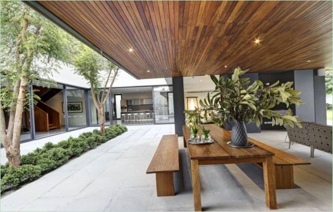 Table à manger d'été LA House par Elias Rizo Arquitectos