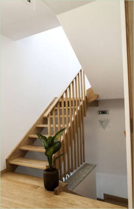 Escalier en bois avec rampe