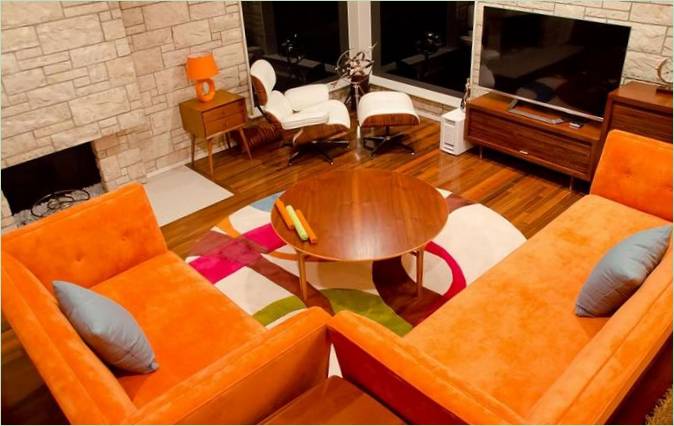Salon confortable avec cheminée