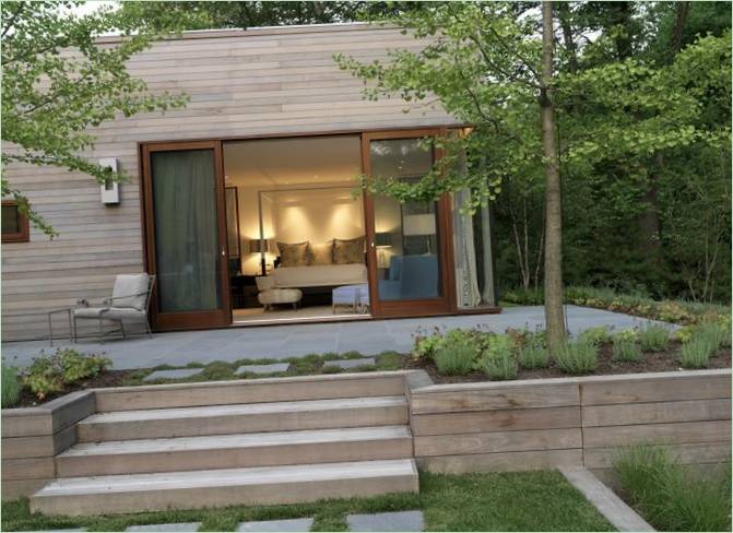 Revêtement de la façade d'un bâtiment avec du bois non traité