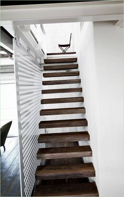 L'escalier d'une maison de campagne en Italie