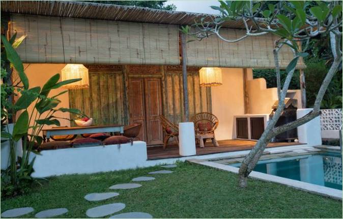 L'intérieur d'une maison sur l'île de Sumba, en Indonésie : La façade L'intérieur d'une maison à Sumba, en Indonésie : La façade