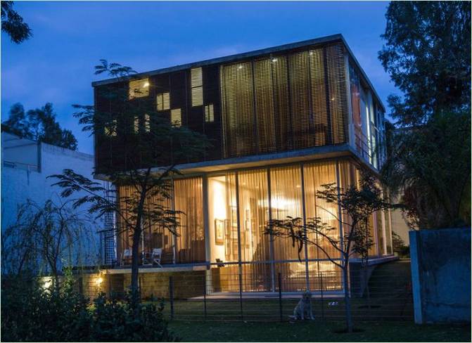 Aménagement intérieur d'une maison dans une forêt d'eucalyptus, Zapopan, Jalisco, Mexique