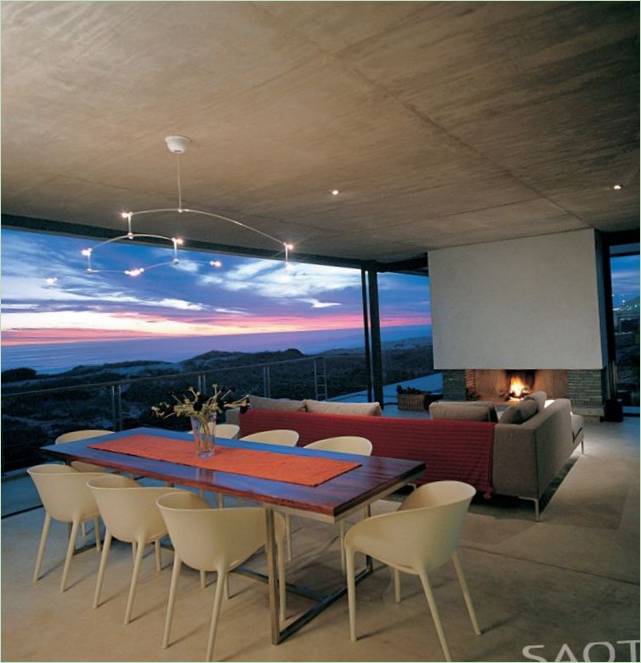 Salle à manger villa moderne sur la plage de Vame, Afrique du Sud