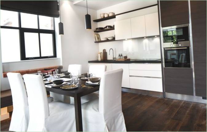 Aménagement intérieur de la cuisine de Macaulay Walk avec coin repas
