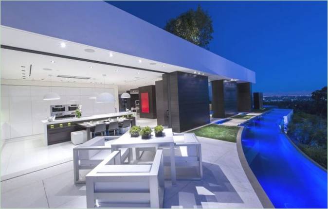 Terrasse du manoir Laurel Way par Whipple Russell Architects en Californie