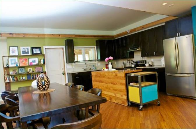 Intérieur lumineux d'une maison aux États-Unis : cuisine Intérieur lumineux d'une maison aux États-Unis : cuisine