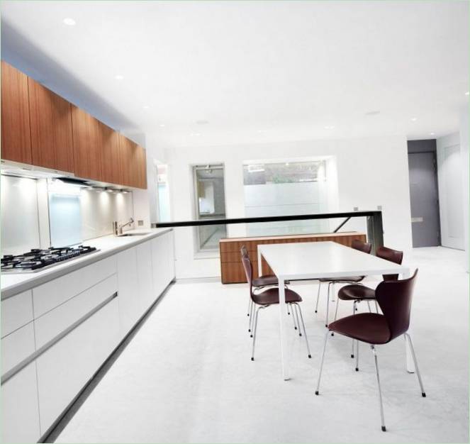 Aménagement intérieur de cuisine avec table à manger Mews House Primrose Hill 2, Londres