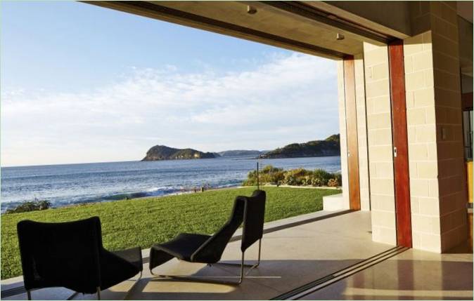 Terrasse surplombante de la maison de campagne Block House en Australie