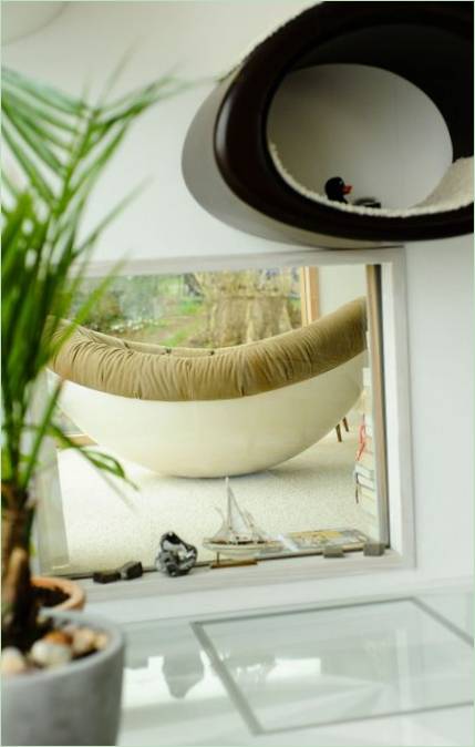 Aménagement intérieur d'une maison sur une plateforme flottante en Allemagne par Sascha Akkermann et Flo Florian