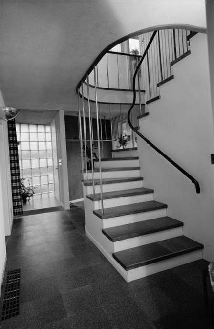 Escalier menant au premier étage de la Maison Gropius