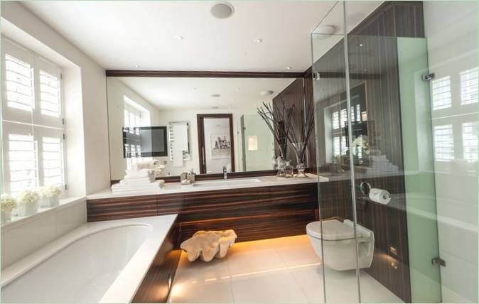 Conception d'une salle de bains de luxe dans un hôtel particulier de Belgrave Mews à Londres