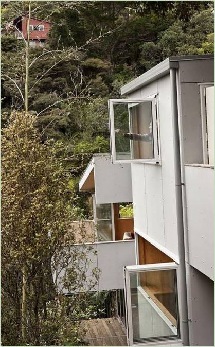 Une maison au milieu de la forêt