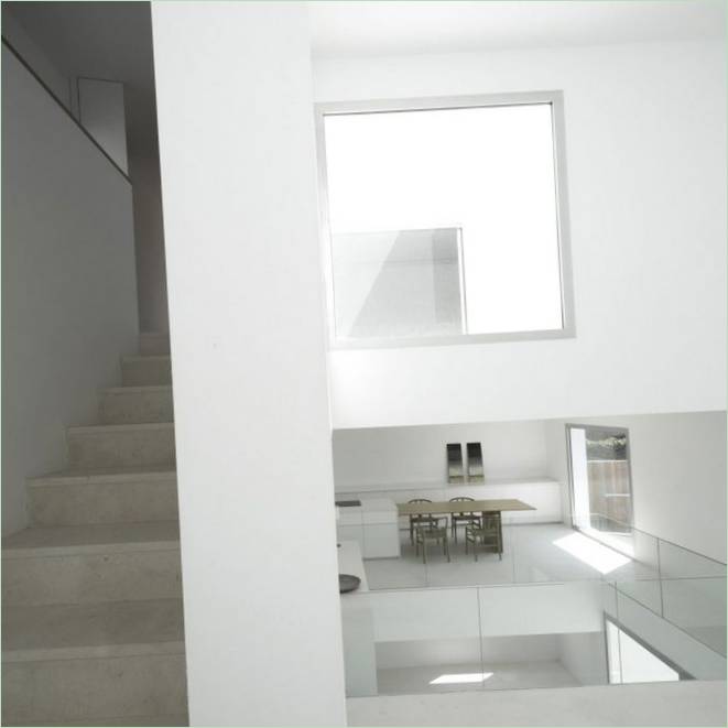 L'intérieur blanc de la résidence Casa I