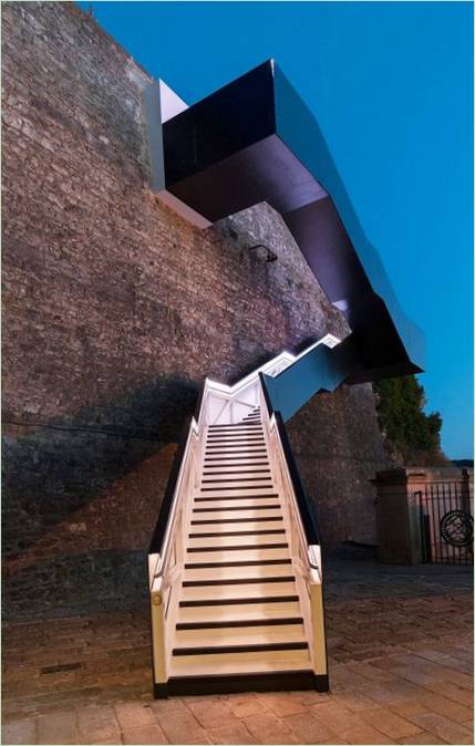 Un escalier en porte-à-faux unique à Plymouth