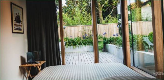 Portes coulissantes en verre donnant sur la terrasse