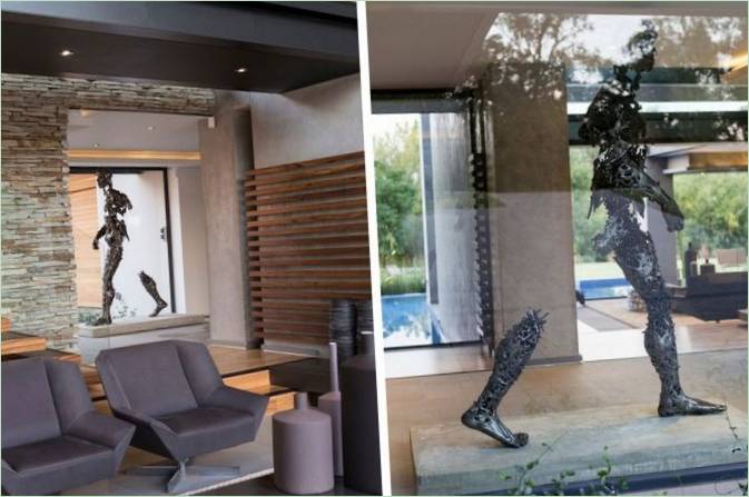 Installations intérieures insolites dans une maison en pierre et en béton