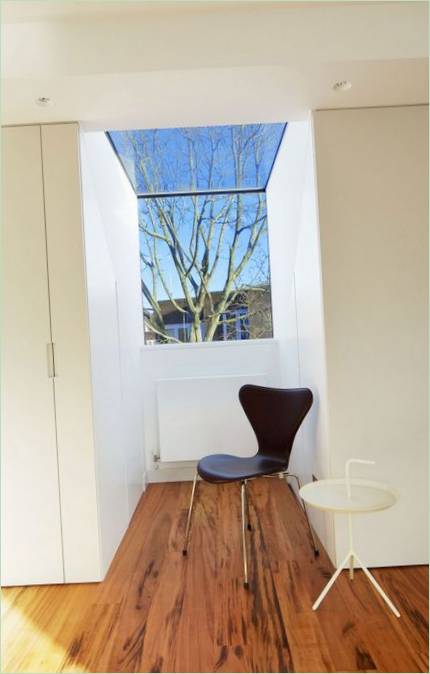Coin salon à la fenêtre de Mews House Primrose Hill 2, Londres