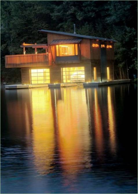 Un hangar à bateaux sur le lac Muskoka