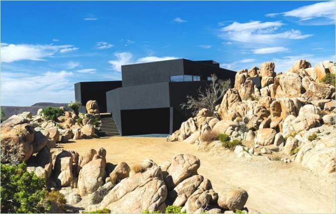 L'extérieur de la maison du désert noir