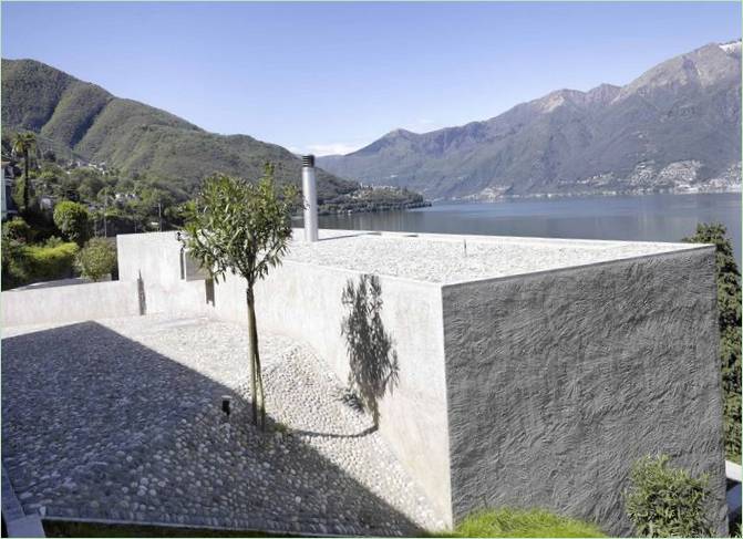 Maison avec vue panoramique sur le lac Majeur par Wespi de Meuron, Ronzo, Sant'Abbondio, Suisse